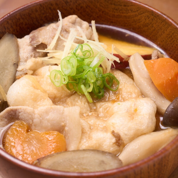 秋野菜の具沢山の丸ごとたま麩入り豚汁